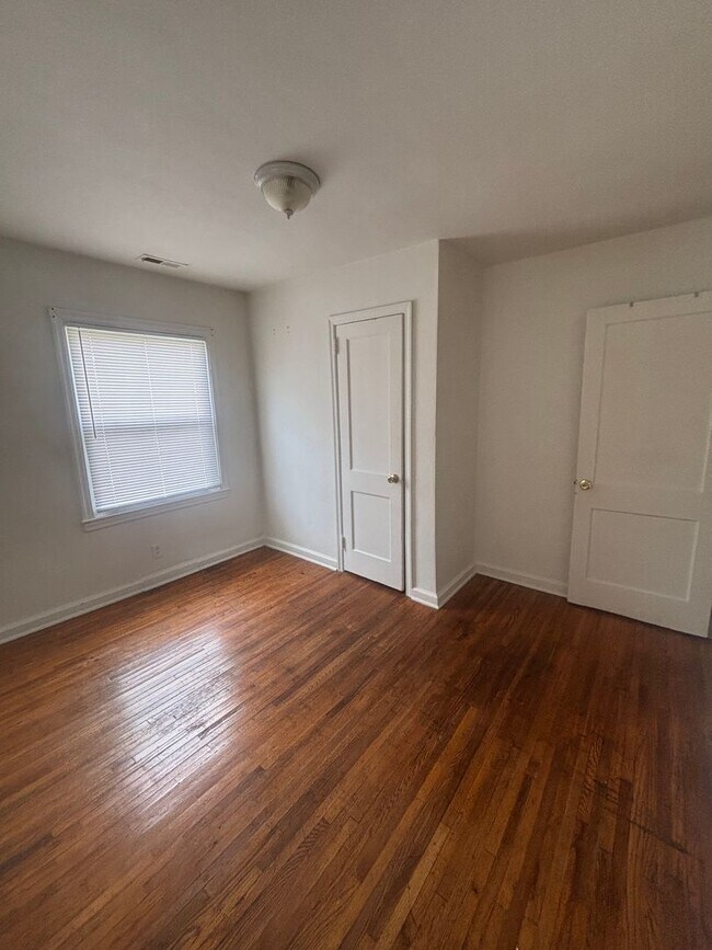 Foto del edificio - **IF YOU SIGN A 2 YEAR LEASE,  PAY RENT ON TIME EACH MONTH AND DONT DEFAULT ON YOUR LEASE. WE WIL...