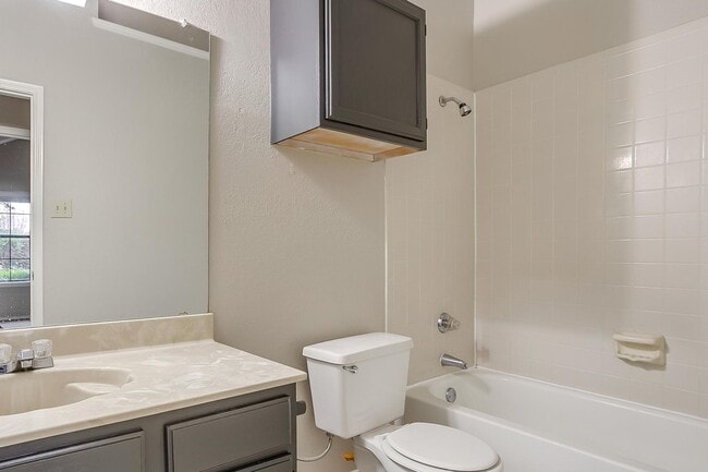 Foto del edificio - One Side of Very Nice Duplex S Arlington- ...