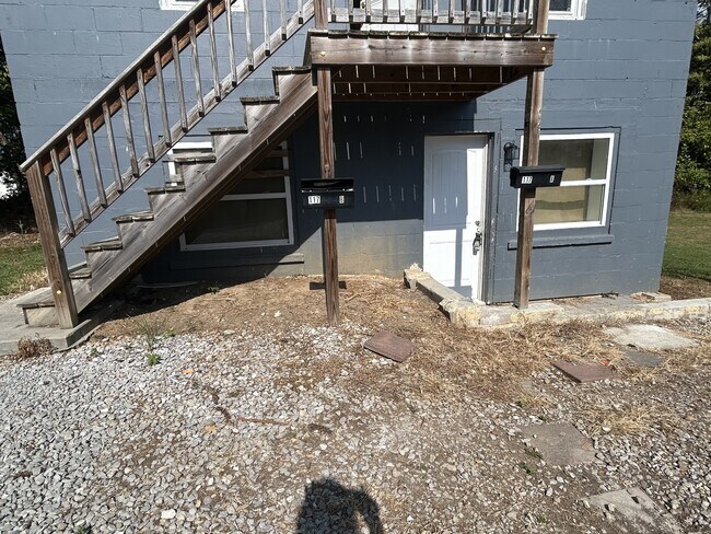 Building Photo - 117 B S Fowler Ave