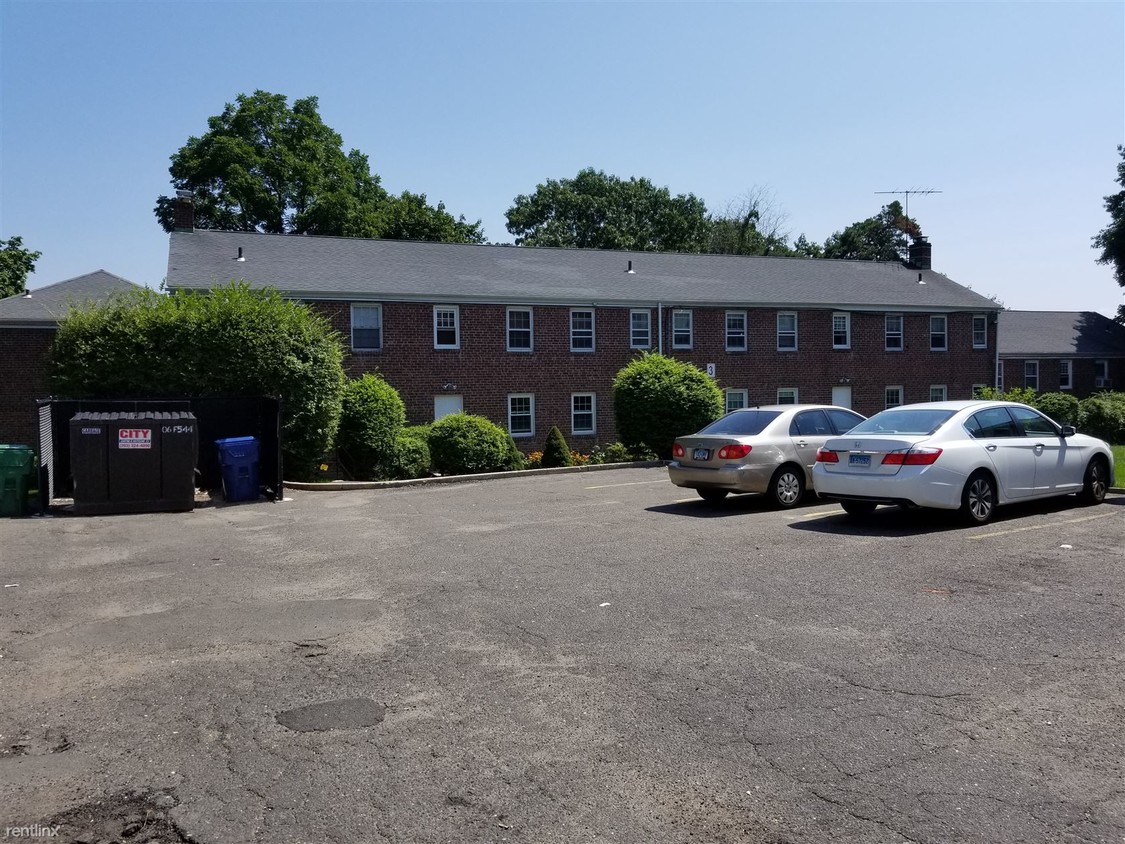 Foto principal - 1 br, 1 bath Condo - Claremont Condominium...