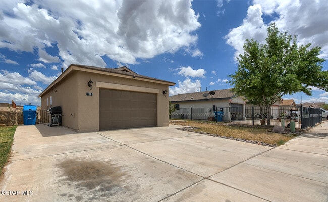 Building Photo - 128 Alamito Creek Ave
