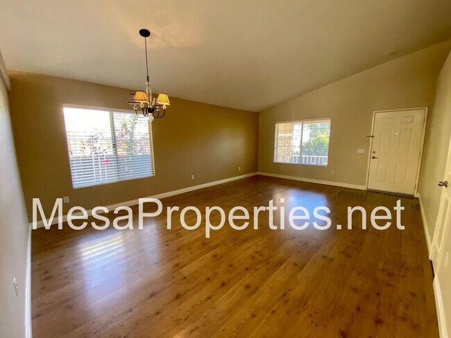 Foto del edificio - 14042 Sweet Grass Ln