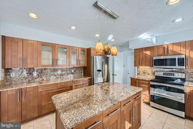Foto del edificio - 8 Sapphire Hill Ct