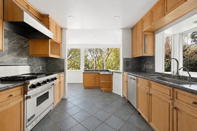 Foto del edificio - 9149 Hillsboro Dr