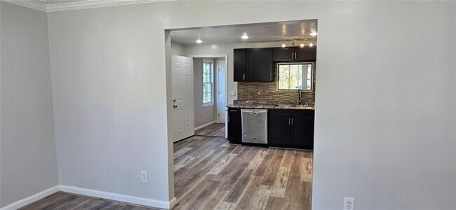 Building Photo - 1280 Elizabeth Ave SW