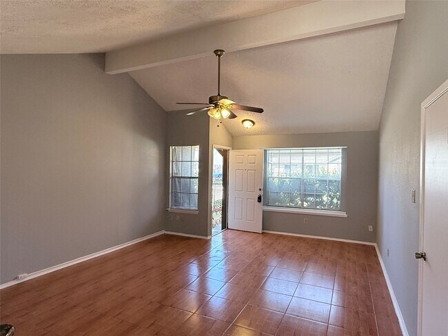 Foto del edificio - 2322 Autumn Springs Ln