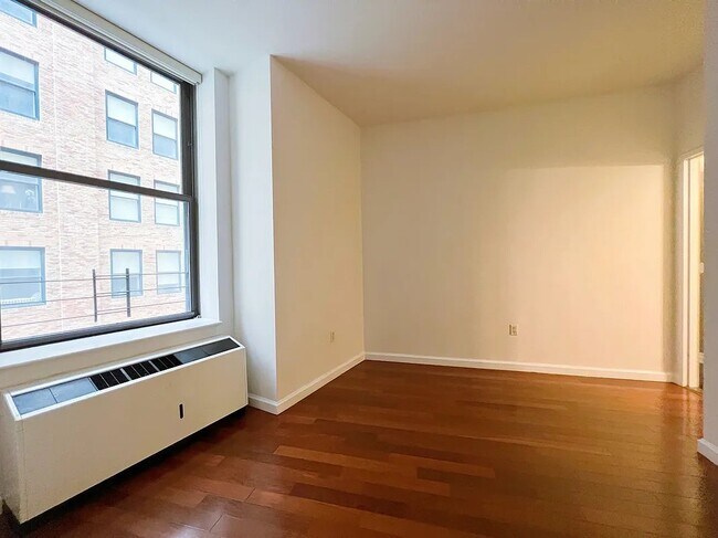 Foto del edificio - 8 Liberty Pl