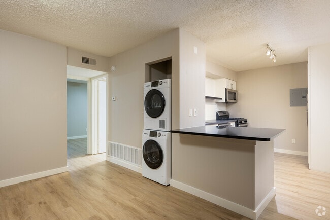 2BR, 1BA - 708SF - The Chelsea