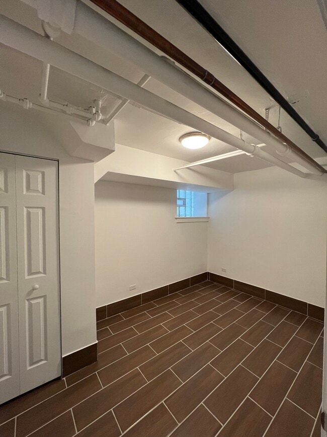 Building Photo - 5024 S Prairie Ave