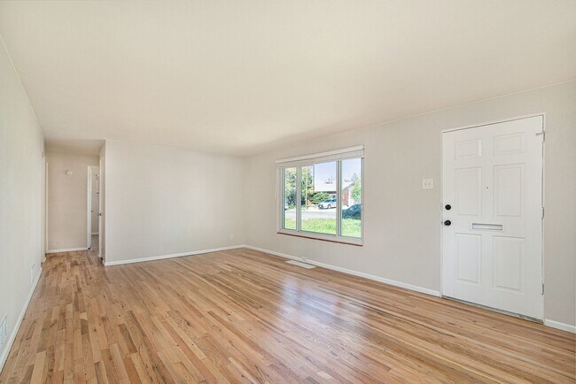 Foto del edificio - Beautifully remodelled 4 Bedroom home - Sh...