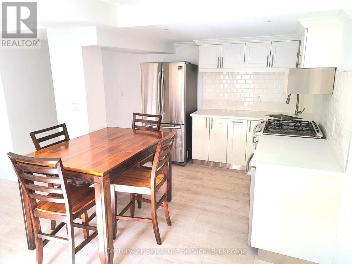 Photo principale - 790 Eaglemount Crescent