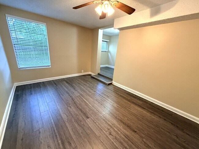 Building Photo - Downstairs 2BR/1BA Riverside Duplex Apartment