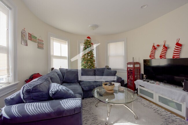 Foto del edificio - CHECK OUT THIS 3 BED 3 BATH IN ALLSTON!!!