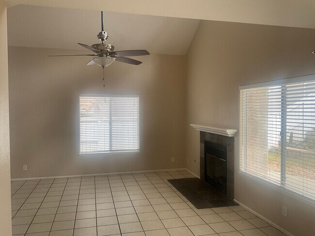 Building Photo - 3 Bedroom Single Family Home in Murrieta