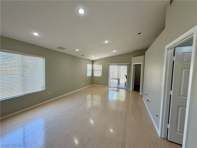 Building Photo - 276 Heatherstone St