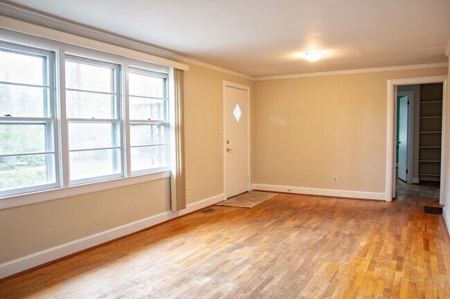 Foto del edificio - 3BR/2.5BA on large lot Hanover Heights - $...