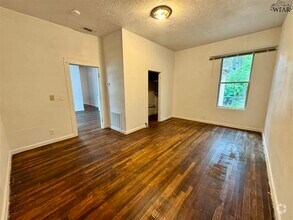 Building Photo - 1111 Monroe St