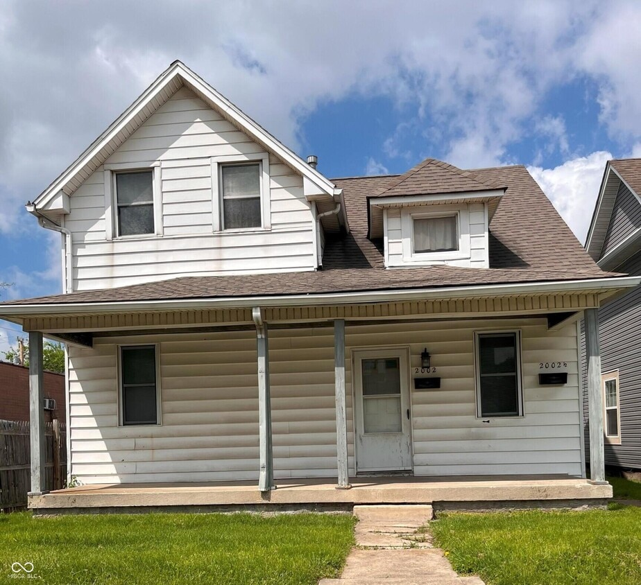 Primary Photo - 2002 Shelby St
