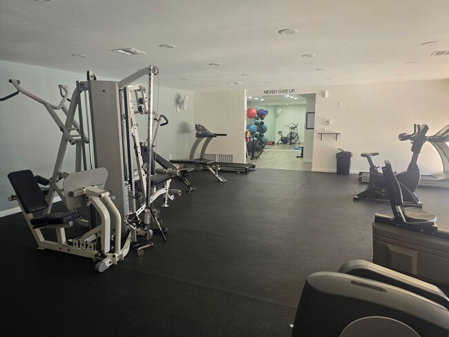 Foto del edificio - 1 Bed 1 Bath Close to Lake Murray