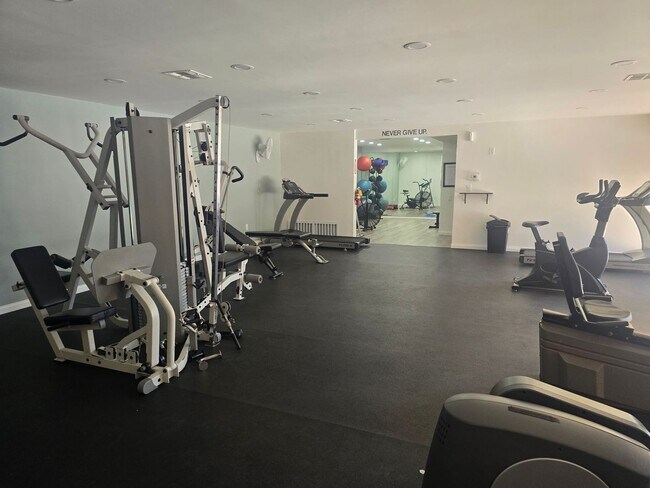 Building Photo - 1 Bed 1 Bath Close to Lake Murray