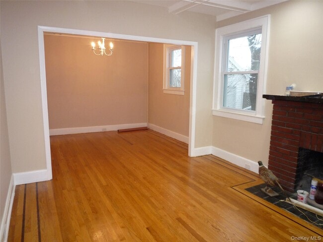 Building Photo - 72 Pearsall Ave