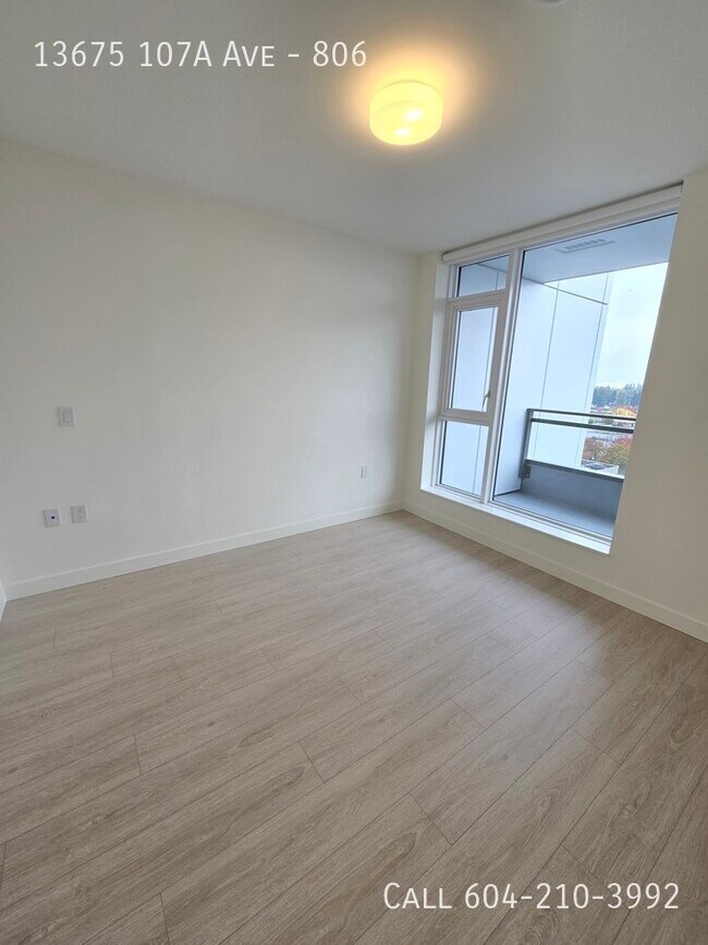 Photo du bâtiment - Brand New Condo at the Flamingo