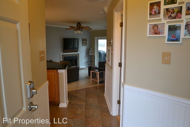 Building Photo - 2 br, 1.5 bath House - 2129 Regatta Lane #311