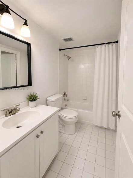 Building Photo - 6886 N Kendall Dr