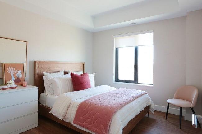 Building Photo - Helio Apartments & West 5 Townhomes