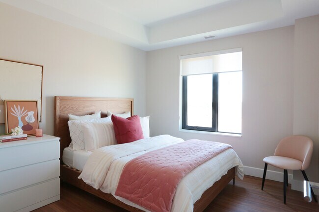 Photo du bâtiment - Helio Apartments & West 5 Townhomes