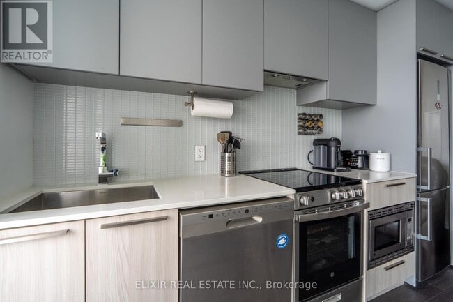 Photo du bâtiment - 4208 Dundas St W