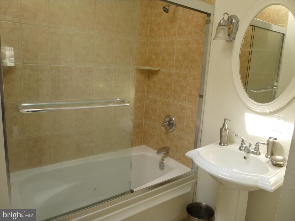 Primary Photo - 132 Wright St