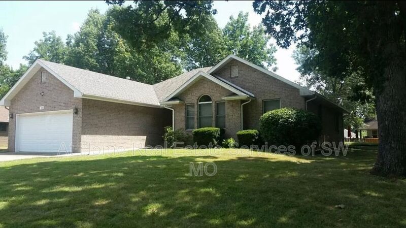 Foto principal - 1082 W Woodbine St
