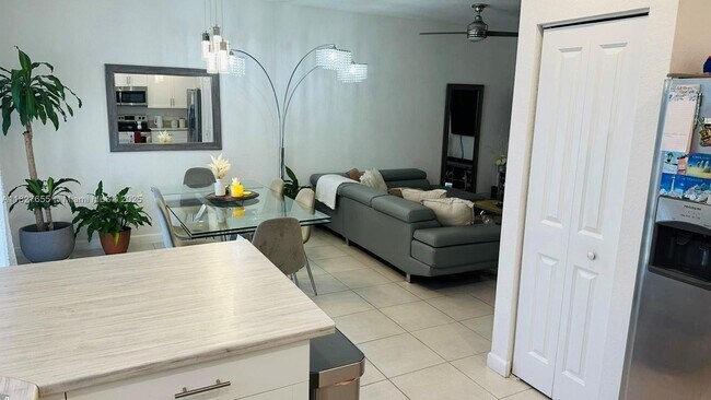 Foto del edificio - 545 NE 206th Ln