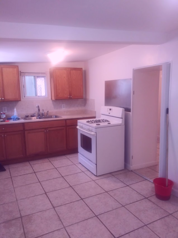 Primary Photo - 206 Paris St
