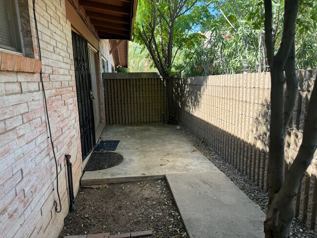 Patio privado - 2001-2009 E 7th street