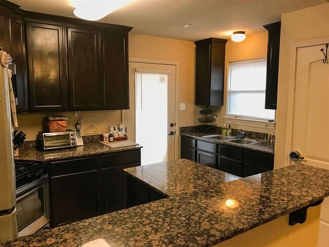 Building Photo - 1526 Belton Dr