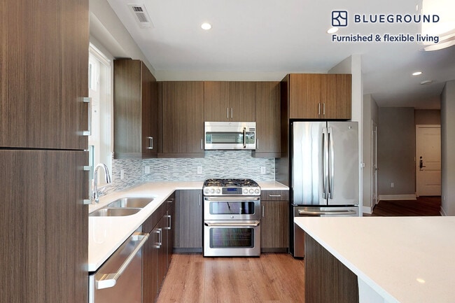 Foto del edificio - 240 E Shore Rd