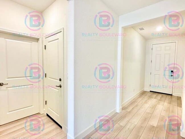 Building Photo - Modern Elegance in the Heart of Carson Cit...