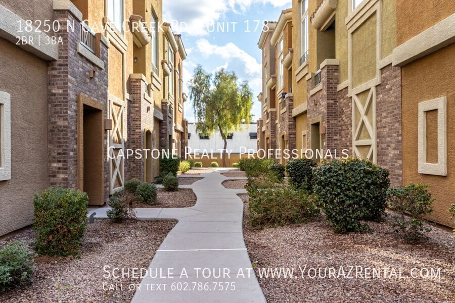 Foto principal - Stunning 2-Bedroom, 2.5-Bath Townhouse in ...