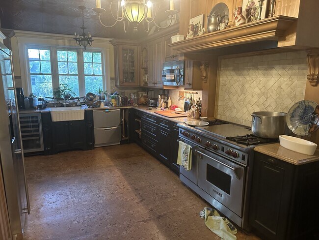 Cocina - 1926 Kearny St NE