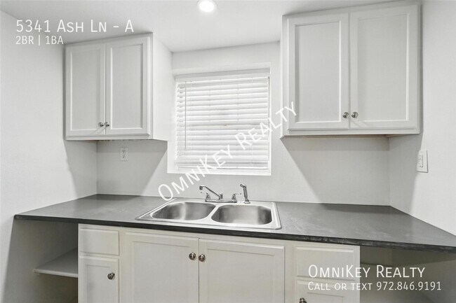 Foto del edificio - 5341 Ash Ln