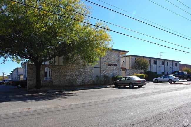 Building Photo - Leon Trace Apartments