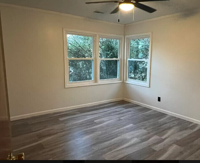 Building Photo - 1808 Hilton Ave