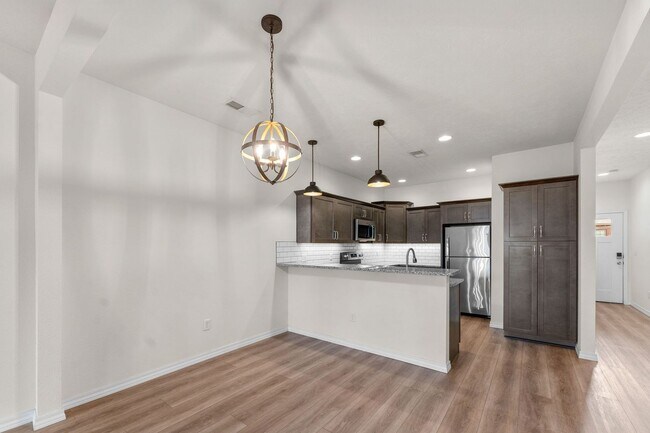 Foto del edificio - NEW LUXURY 2 BED 2 BATH 1 CAR GARAGE DUPLEX