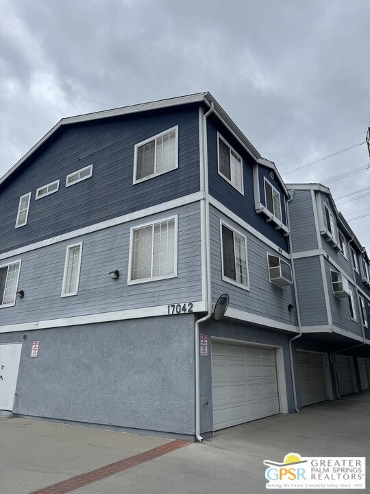 Foto del edificio - 17042 Downey Ave