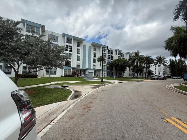 Building Photo - 17560 Atlantic Blvd