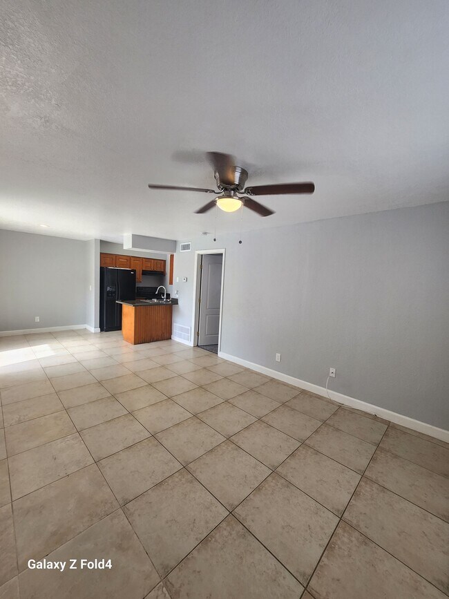 Foto del edificio - 644 Golden Raintree Pl