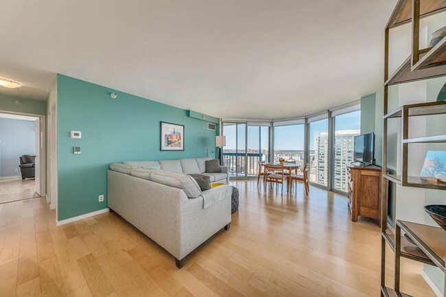 Foto del edificio - 1660 N Prospect Ave