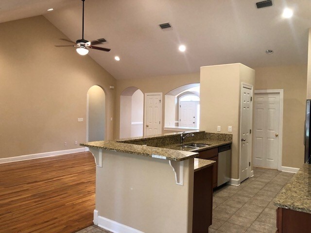 Building Photo - 864 Eagle View Dr